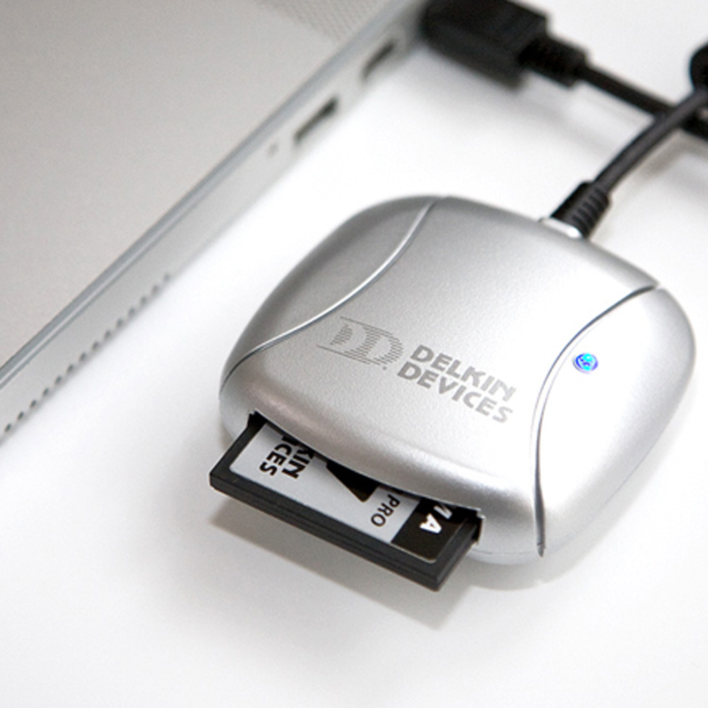 Delkin USB メモリーカードリーダー