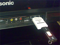 液晶TVのSDスロットにモビダプタ接続